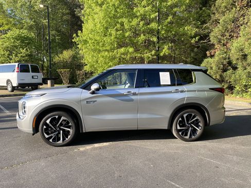 Used 2024 Mitsubishi Outlander 4WD Plug-In Hybrid image 6