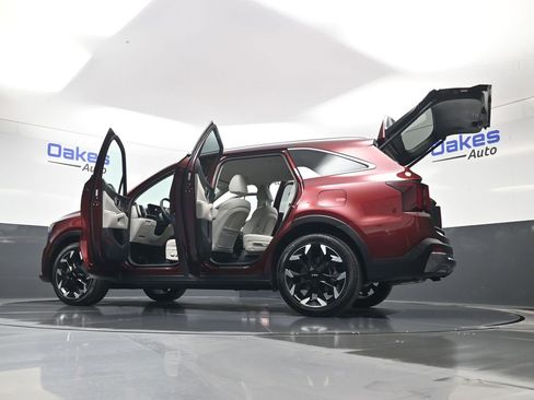 Certified 2025 Kia Sorento EX image 64