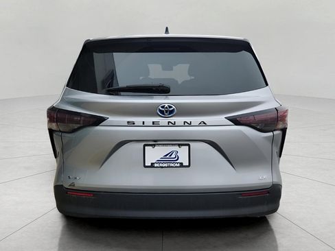 Used 2025 Toyota Sienna LE image 39