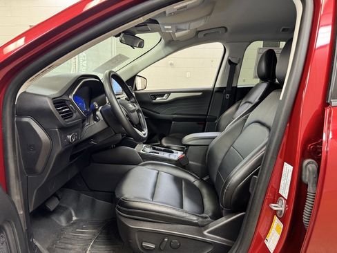 Used 2022 Ford Escape SEL w/ Technology Package image 12