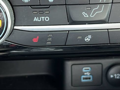 Used 2022 Ford Escape SE w/ Cold Weather Package FWD image 34
