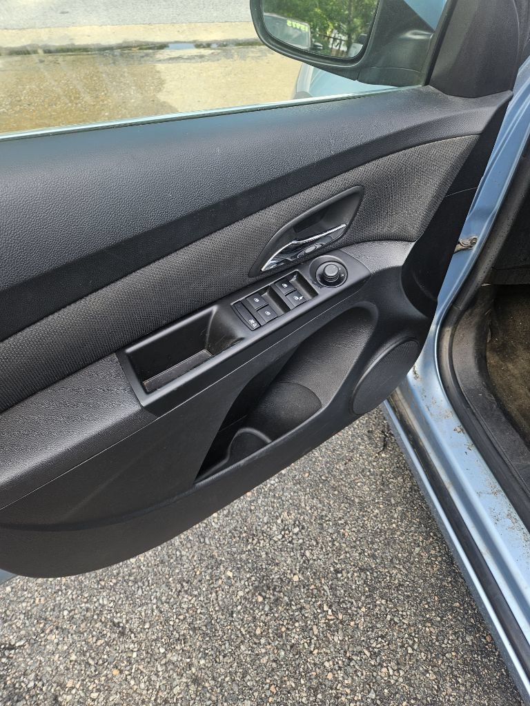 Used 2012 Chevrolet Cruze Eco FWD image 4