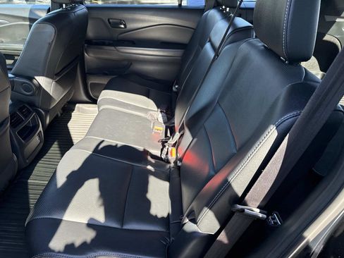 Used 2023 Honda Passport EX-L image 16