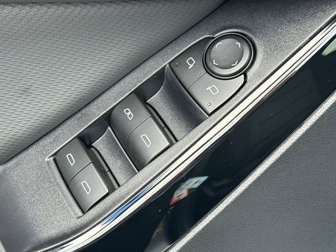 Used 2026 Chevrolet Equinox LT image 13