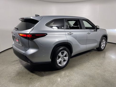 Certified 2025 Toyota Highlander LE image 3