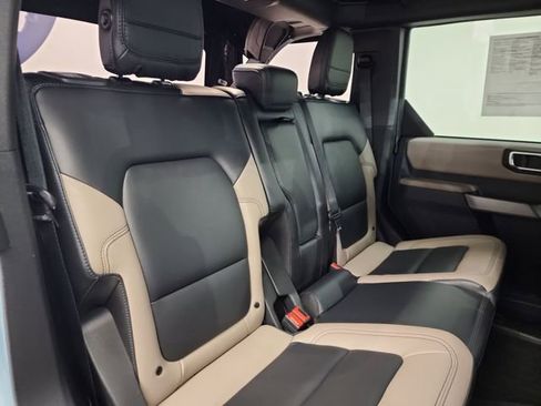 Used 2023 Ford Bronco Wildtrak image 35