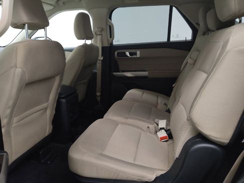 Used 2022 Ford Explorer XLT image 18