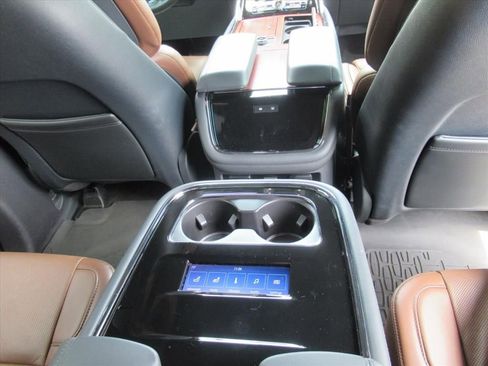 Used 2024 Lincoln Navigator L Reserve AWD/4WD image 36