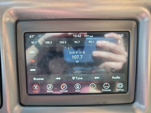 Used 2022 Dodge Challenger R/T image 9