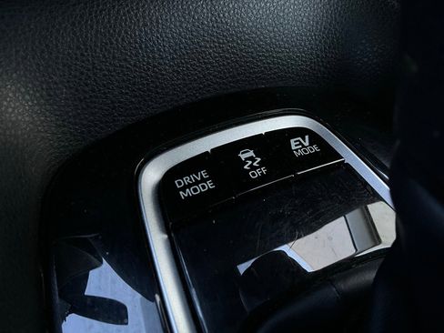 Used 2025 Toyota Corolla LE image 23