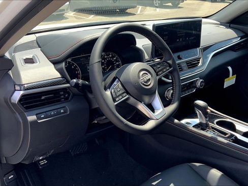 New 2025 Nissan Altima 2.5 SR w/ SR Premium Package image 9