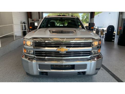 Used 2017 Chevrolet Silverado 3500 W/T w/ WT Convenience Package AWD/4WD image 2