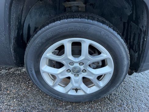 Used 2018 Jeep Renegade Latitude image 50