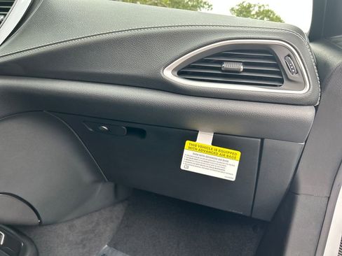 New 2026 Chrysler Pacifica Select image 28