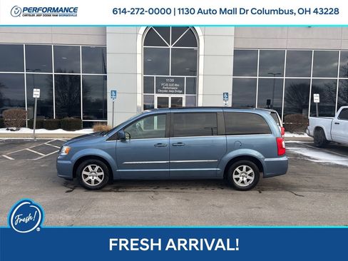 Used 2012 Chrysler Town & Country Touring w/ Entertainment Group #1 image 7