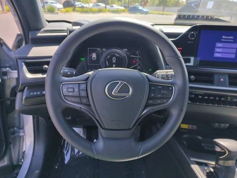 Used 2023 Lexus UX 250h FWD image 17