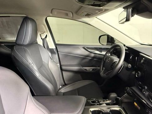 Used 2025 Lexus NX 250 FWD w/ Towing Package (2000 Lbs) image 33