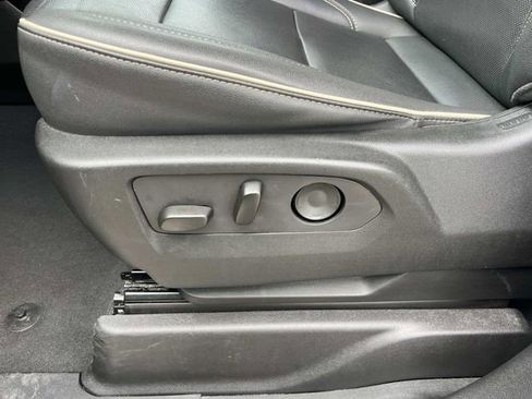 Used 2024 GMC Yukon SLT image 30