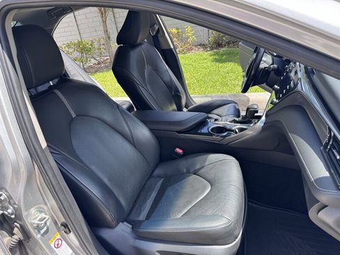 Used 2019 Toyota Camry XSE image 16