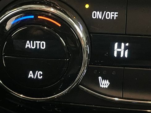 Used 2025 Chevrolet Trax ACTIV FWD image 31