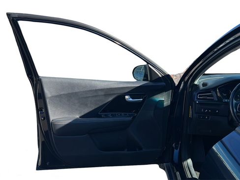 Used 2020 Kia Niro EX w/ Cold Weather Package image 12