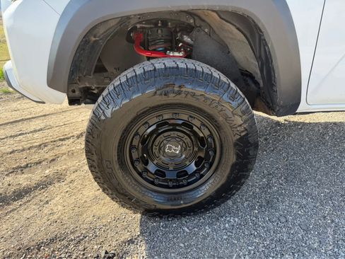 Used 2023 Toyota Tacoma TRD Off-Road w/ TRD Premium Off Road Package image 20