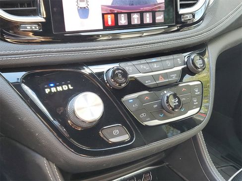 Used 2022 Chrysler Pacifica Limited w/ S Appearance Package image 26