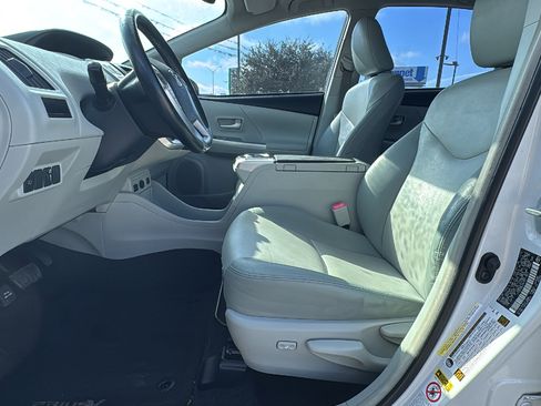 Used 2013 Toyota Prius V image 9