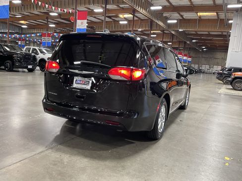 Used 2024 Chrysler Voyager LX FWD image 5