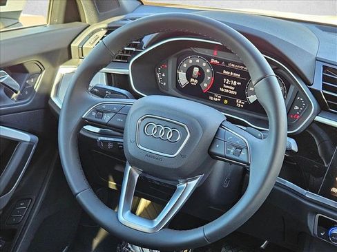 New 2025 Audi Q3 2.0T Premium image 11