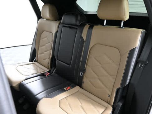 Used 2024 Volkswagen Atlas Cross Sport SE w/ Black Wheel Package AWD/4WD image 14