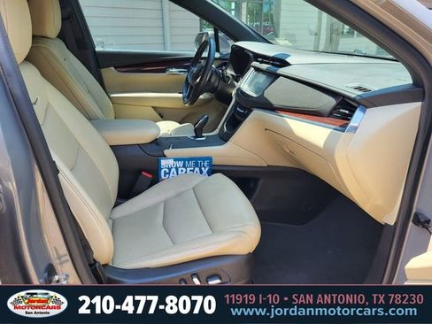 Used 2017 Cadillac XT5 Luxury w/ Driver Awareness Package FWD image 11