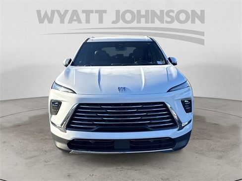 Used 2025 Buick Enclave Preferred image 8