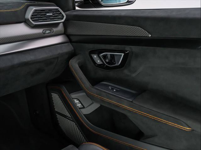 Used 2024 Lamborghini Urus Performante AWD/4WD image 39