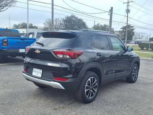 Used 2025 Chevrolet TrailBlazer LT image 2