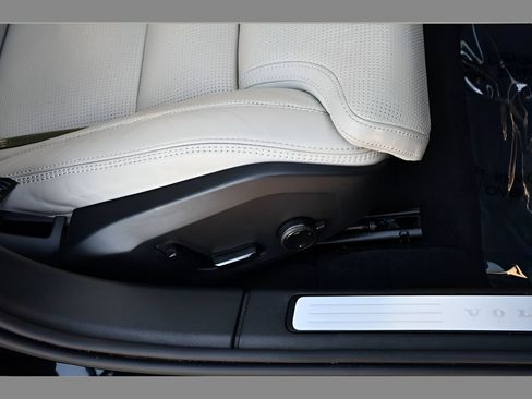 Certified 2025 Volvo V60 B5 Cross Country Ultra AWD/4WD image 32