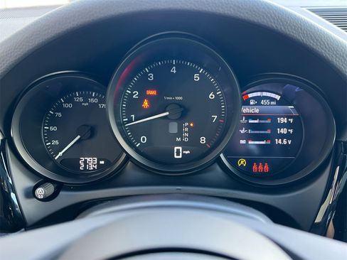 Used 2025 Porsche Macan image 30