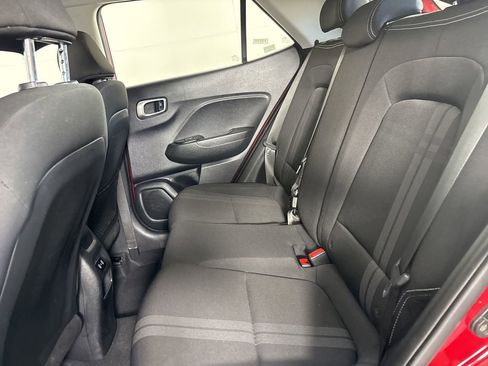 Used 2025 Hyundai Venue SEL FWD image 21