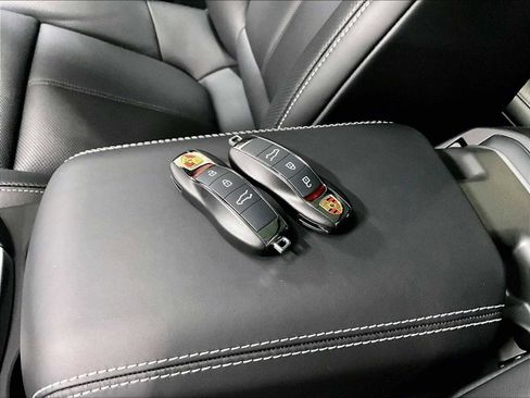 New 2026 Porsche Macan image 36