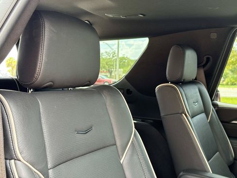 Used 2025 Cadillac Escalade Premium Luxury AWD/4WD image 25