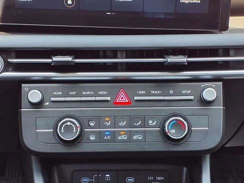 Certified 2025 Hyundai Tucson SE image 13