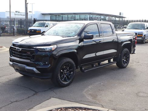 Certified 2025 Chevrolet Colorado Z71 w/ Midnight Edition image 5