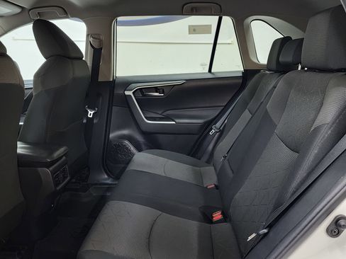 Used 2021 Toyota RAV4 XLE image 16