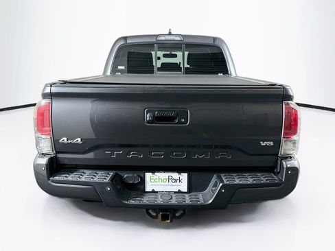 Used 2016 Toyota Tacoma Limited w/ Towing Package AWD/4WD image 7