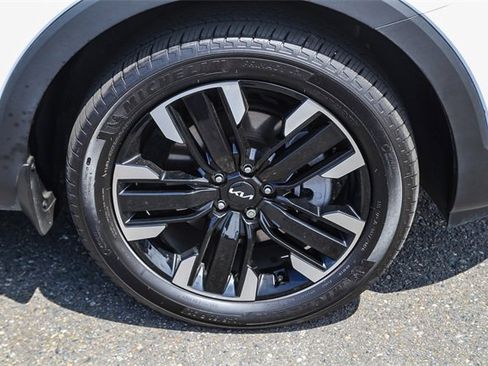 Used 2024 Kia Telluride SX Prestige w/ Towing Package image 12