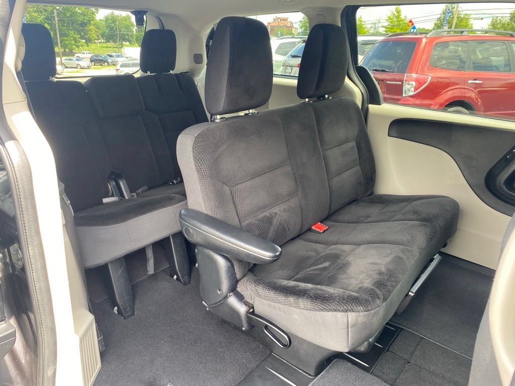 Used 2019 Dodge Grand Caravan SE FWD image 19