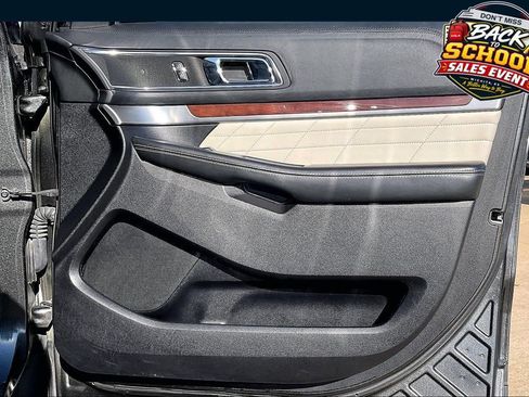 Used 2019 Ford Explorer Platinum AWD/4WD image 24