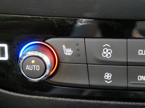 Used 2018 Buick Enclave Essence image 21