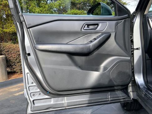 Used 2024 Nissan Rogue S image 19