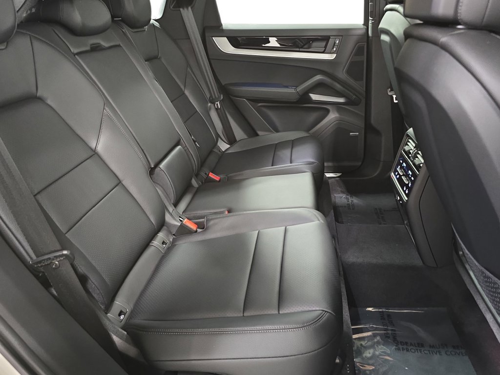 Certified 2026 Porsche Cayenne AWD/4WD image 26